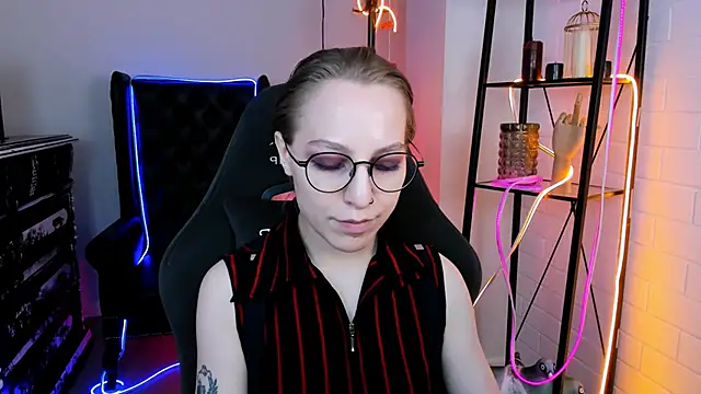 Snapshot of AphexQueen chatting on 8, 12, 2024 AphexQueen online show from 8, 12, 2024