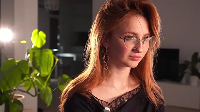 Snapshot of EsmaCrumbley chatting on 2, 4, 2026 EsmaCrumbley online show from 2, 4, 2026