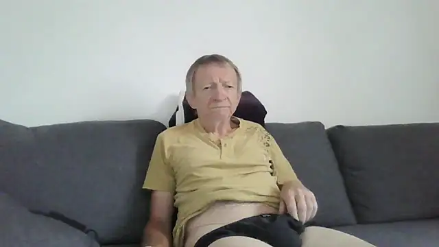 Snapshot of naturiste974 chatting on 6, 5, 2026 naturiste974 online show from 6, 5, 2026