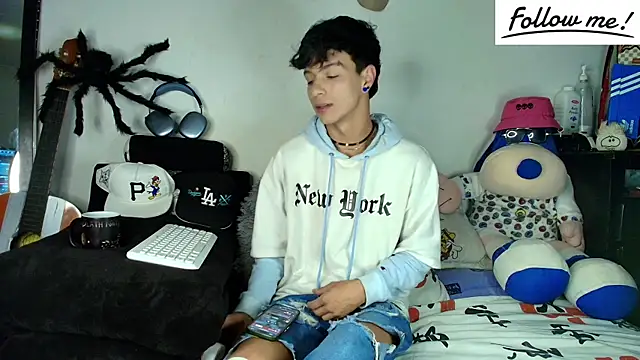 Snapshot of twink_sebas_ chatting on 12, 12, 2024 twink sebas  online show from 12, 12, 2024