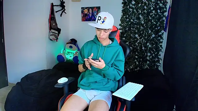 Snapshot of twink_sebas_ chatting on 8, 2, 2025 twink sebas  online show from 8, 2, 2025