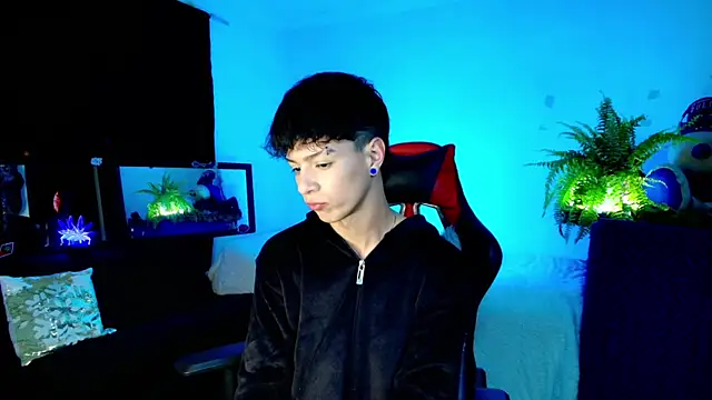 Snapshot of twink_sebas_ chatting on 7, 10, 2025 twink sebas  online show from 7, 10, 2025