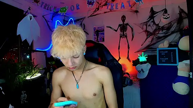 Snapshot of twink_sebas_ chatting on 30, 10, 2025 twink sebas  online show from 30, 10, 2025