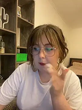 Snapshot of cinnabon_ chatting on 6, 12, 2024 cinnabon online show from 6, 12, 2024