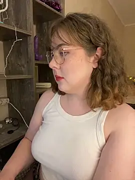 Snapshot of cinnabon_ chatting on 12, 1, 2025 cinnabon online show from 12, 1, 2025