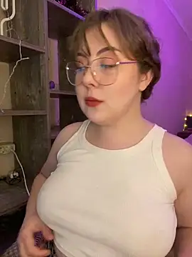 Snapshot of cinnabon_ chatting on 12, 1, 2025 cinnabon online show from 12, 1, 2025