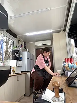 Snapshot of cinnabon_ chatting on 2, 2, 2025 cinnabon online show from 2, 2, 2025