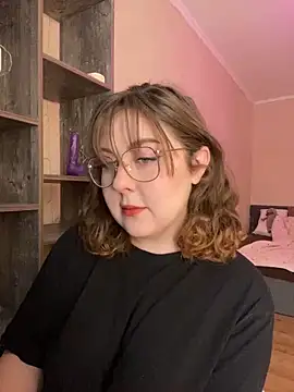 Snapshot of cinnabon_ chatting on 4, 2, 2025 cinnabon online show from 4, 2, 2025