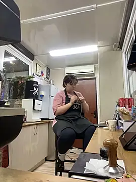 Snapshot of cinnabon_ chatting on 10, 2, 2025 cinnabon online show from 10, 2, 2025