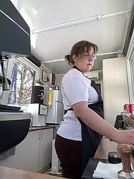 Snapshot of cinnabon_ chatting on 1, 3, 2025 cinnabon online show from 1, 3, 2025