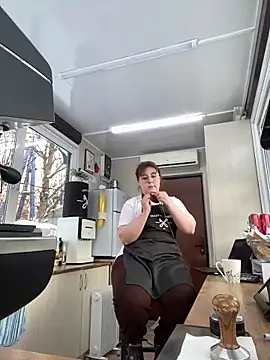 Snapshot of cinnabon_ chatting on 1, 3, 2025 cinnabon online show from 1, 3, 2025