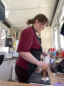 Snapshot of cinnabon_ chatting on 7, 3, 2025 cinnabon online show from 7, 3, 2025