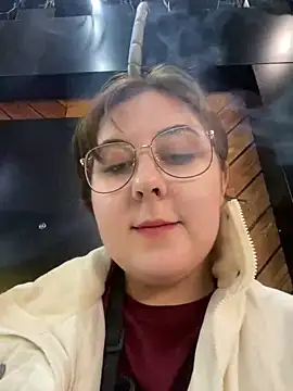 Snapshot of cinnabon_ chatting on 7, 3, 2025 cinnabon online show from 7, 3, 2025