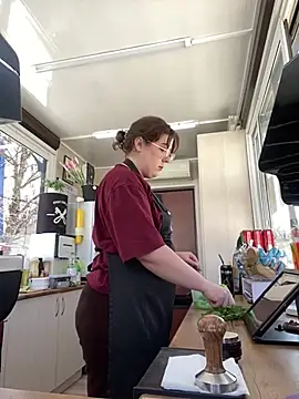 Snapshot of cinnabon_ chatting on 8, 3, 2025 cinnabon online show from 8, 3, 2025