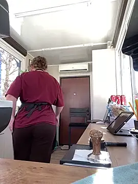 Snapshot of cinnabon_ chatting on 9, 3, 2025 cinnabon online show from 9, 3, 2025