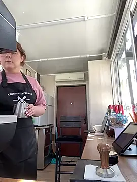 Snapshot of cinnabon_ chatting on 12, 3, 2025 cinnabon online show from 12, 3, 2025