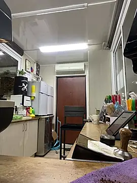 Snapshot of cinnabon_ chatting on 12, 3, 2025 cinnabon online show from 12, 3, 2025