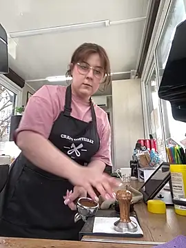 Snapshot of cinnabon_ chatting on 14, 3, 2025 cinnabon online show from 14, 3, 2025