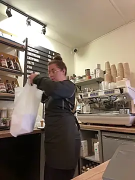 Snapshot of cinnabon_ chatting on 19, 10, 2025 cinnabon online show from 19, 10, 2025