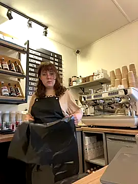 Snapshot of cinnabon_ chatting on 21, 10, 2025 cinnabon online show from 21, 10, 2025