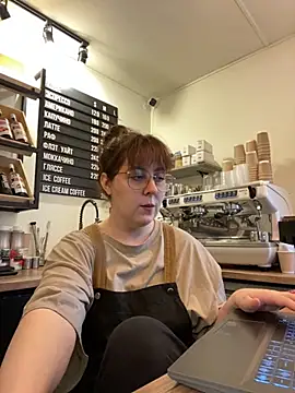 Snapshot of cinnabon_ chatting on 8, 11, 2025 cinnabon online show from 8, 11, 2025