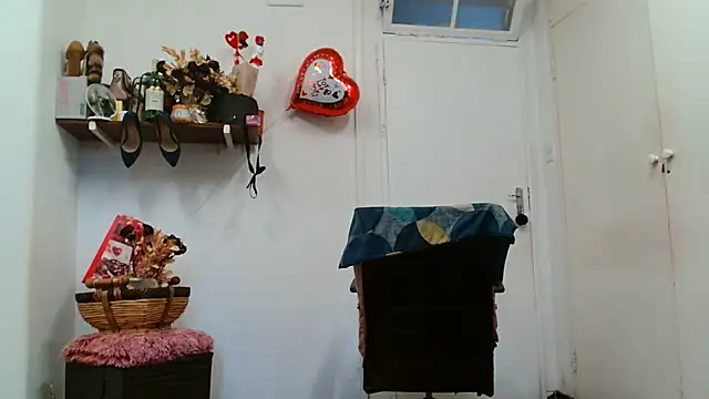 Snapshot of xTALLSEXYBUMx chatting on 5, 4, 2026 xTALLSEXYBUMx online show from 5, 4, 2026