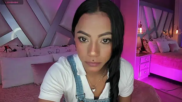 Amber villalobos  online show from 10, 10, 2025