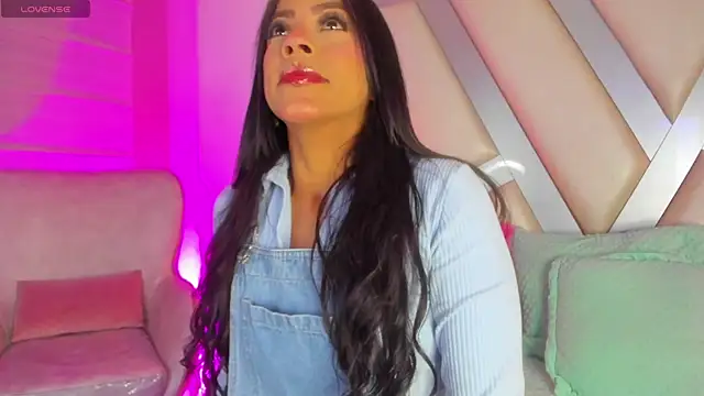 Amber villalobos  online show from 17, 5, 2026