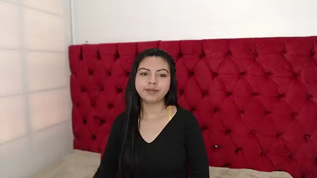 Snapshot of CarolineBrunx chatting on 11, 1, 2025 CarolineBrunx online show from 11, 1, 2025