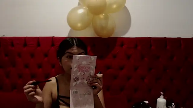 Snapshot of CarolineBrunx chatting on 1, 2, 2025 CarolineBrunx online show from 1, 2, 2025