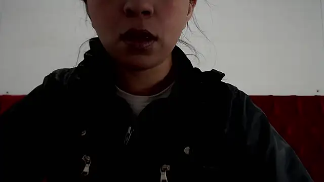 Snapshot of CarolineBrunx chatting on 5, 2, 2025 CarolineBrunx online show from 5, 2, 2025