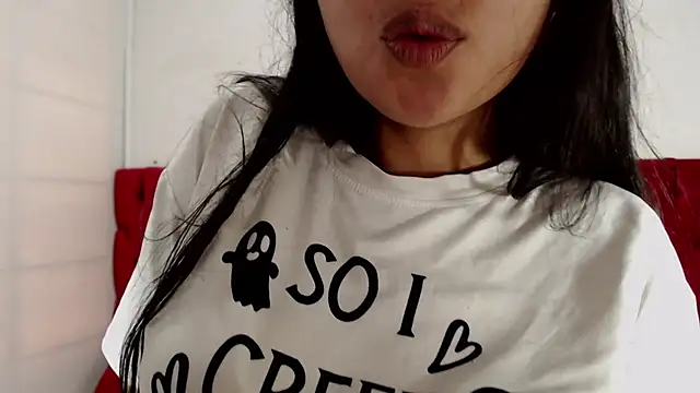 Snapshot of CarolineBrunx chatting on 15, 2, 2025 CarolineBrunx online show from 15, 2, 2025