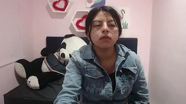 Snapshot of CarolineBrunx chatting on 28, 2, 2025 CarolineBrunx online show from 28, 2, 2025