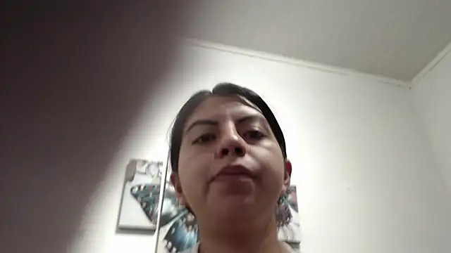 Snapshot of CarolineBrunx chatting on 8, 3, 2025 CarolineBrunx online show from 8, 3, 2025