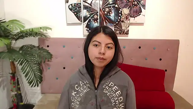 Snapshot of CarolineBrunx chatting on 10, 3, 2025 CarolineBrunx online show from 10, 3, 2025