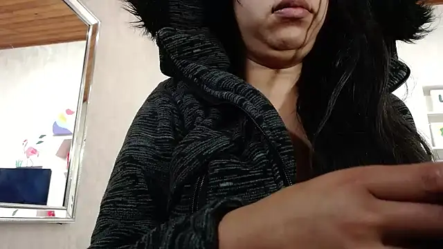 Snapshot of CarolineBrunx chatting on 3, 11, 2025 CarolineBrunx online show from 3, 11, 2025