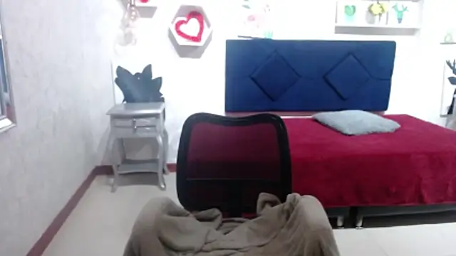 Snapshot of CarolineBrunx chatting on 10, 11, 2025 CarolineBrunx online show from 10, 11, 2025