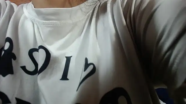 Snapshot of CarolineBrunx chatting on 11, 11, 2025 CarolineBrunx online show from 11, 11, 2025