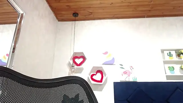 Snapshot of CarolineBrunx chatting on 13, 11, 2025 CarolineBrunx online show from 13, 11, 2025