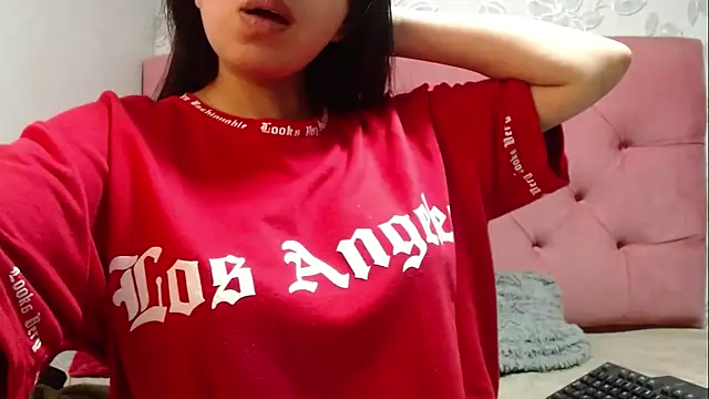 Snapshot of CarolineBrunx chatting on 3, 12, 2025 CarolineBrunx online show from 3, 12, 2025