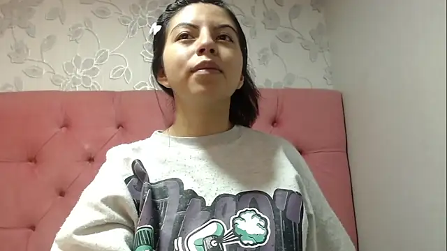 Snapshot of CarolineBrunx chatting on 16, 12, 2025 CarolineBrunx online show from 16, 12, 2025