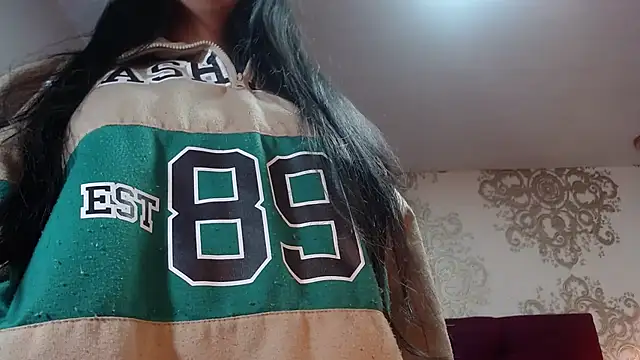 Snapshot of CarolineBrunx chatting on 18, 12, 2025 CarolineBrunx online show from 18, 12, 2025