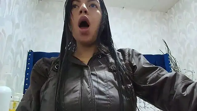 Snapshot of CarolineBrunx chatting on 20, 12, 2025 CarolineBrunx online show from 20, 12, 2025