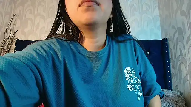 Snapshot of CarolineBrunx chatting on 8, 2, 2026 CarolineBrunx online show from 8, 2, 2026