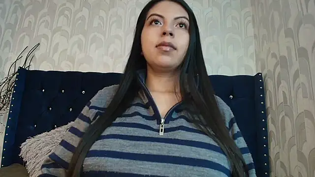 Snapshot of CarolineBrunx chatting on 5, 3, 2026 CarolineBrunx online show from 5, 3, 2026