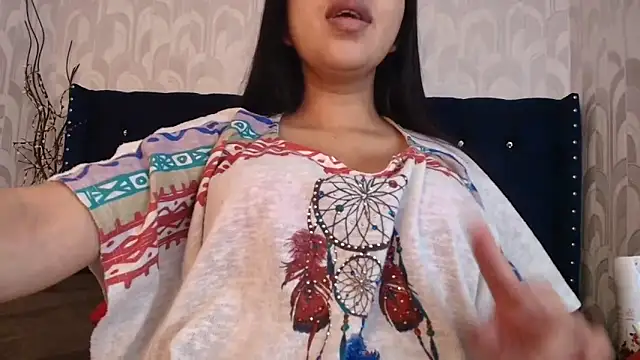 Snapshot of CarolineBrunx chatting on 9, 4, 2026 CarolineBrunx online show from 9, 4, 2026