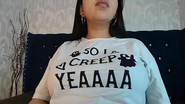 Snapshot of CarolineBrunx chatting on 12, 4, 2026 CarolineBrunx online show from 12, 4, 2026