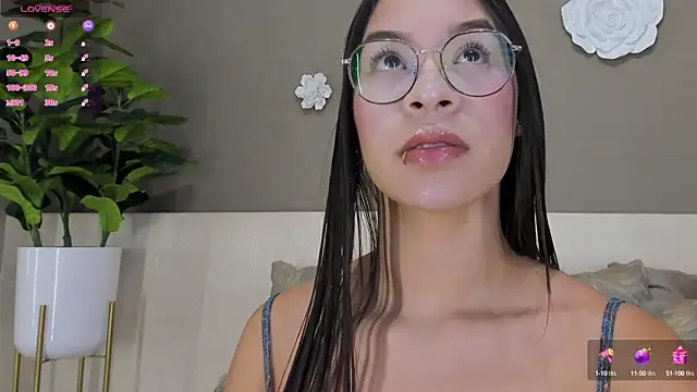 Snapshot of KimHiltton chatting on 3, 2, 2025 KimHiltton online show from 3, 2, 2025