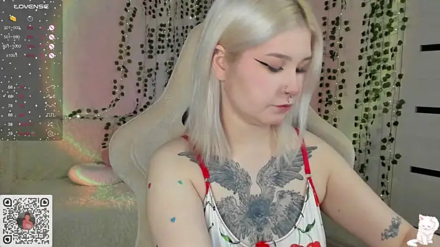 Snapshot of chillycharm chatting on 10, 2, 2025 chillycharm online show from 10, 2, 2025