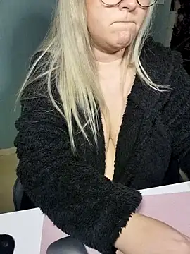 Snapshot of queenpeachi chatting on 21, 1, 2025 queenpeachi online show from 21, 1, 2025
